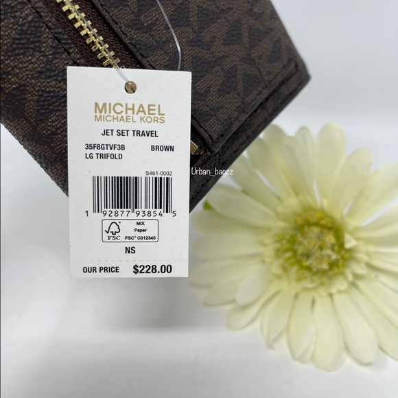 Michael Kors JST Large Trifold Wallet - Picture 5 of 10